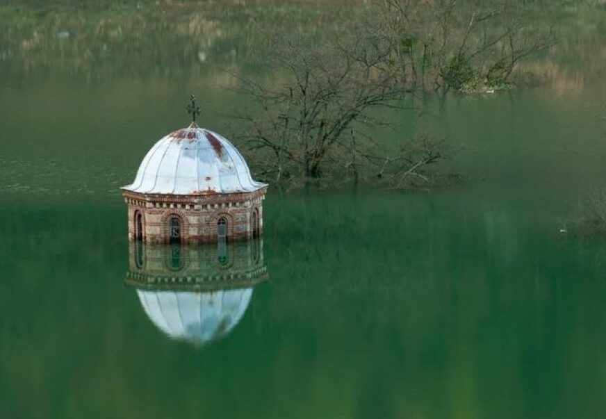 NEVJEROVATNI SNIMCI Ronioci ostali nijemi pred nestvarnim prizorima potopljene srpske svetinje (FOTO, VIDEO)