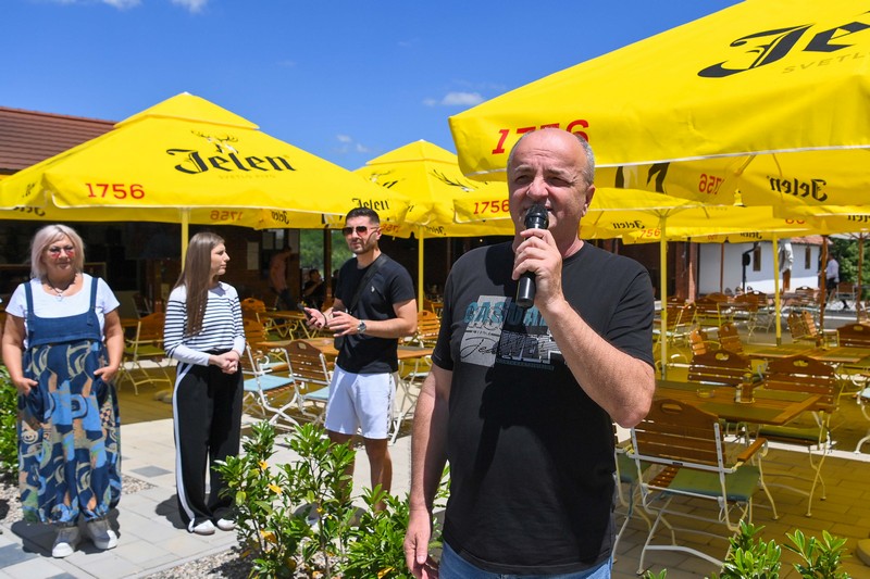 Počeo “Sač fest” u Čičinom sokačetu: Manifestacija u kojoj se uživa (FOTO)