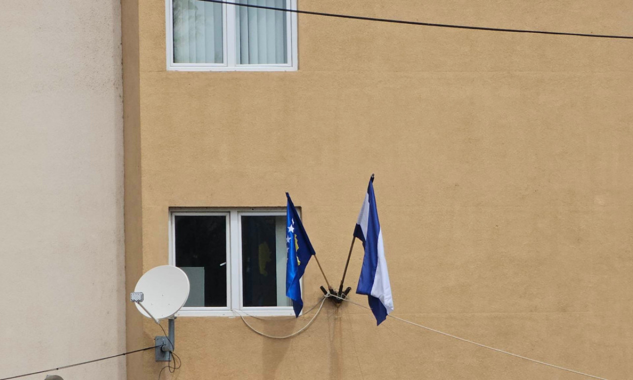 Albanci ponovo provociraju: U Leposaviću okačena zastava samoproglašenog Kosova VIDEO