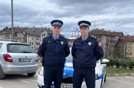 Herojski čin Bogdana i Stefana: Dvojica policajaca SPRIJEČILI MLADIĆA DA SKOČI sa krova zgrade