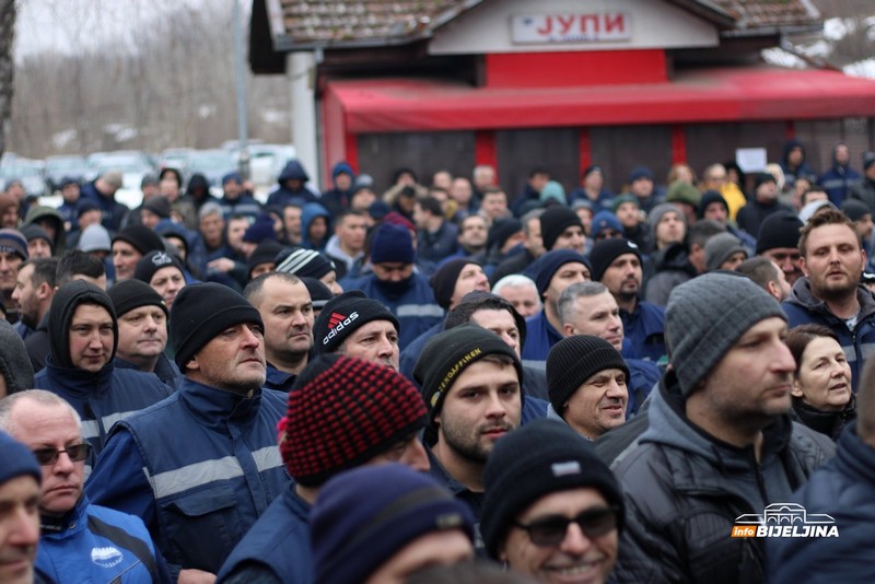 Zahtjev sa protesta RiTE Ugljevik: Danas do 14 sati ostavka uprave osim Cvijetinovića (FOTO)