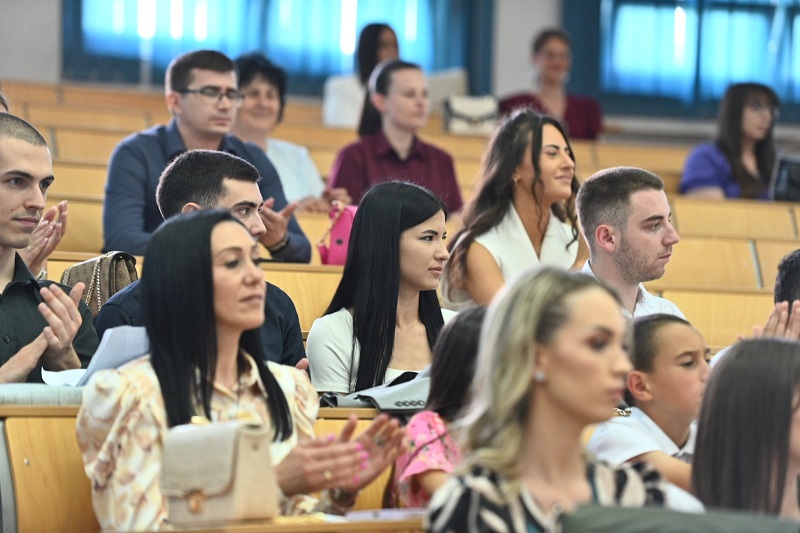 Bijeljina: Promovisana 17. generacija diplomaca Fakulteta poslovne ekonomije (FOTO)