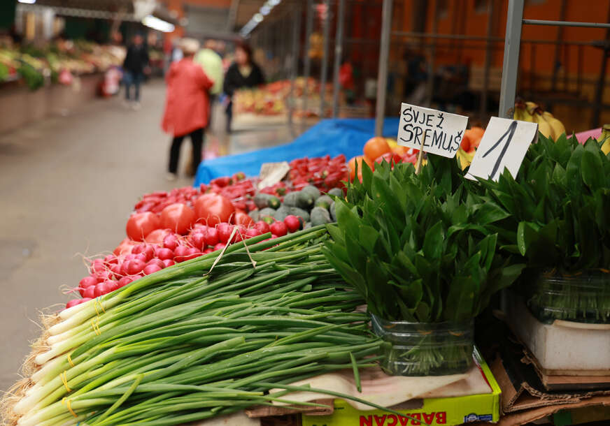 Kako prepoznati neprskani mladi luk: Trikovi iskusnih domaćica i baštovana