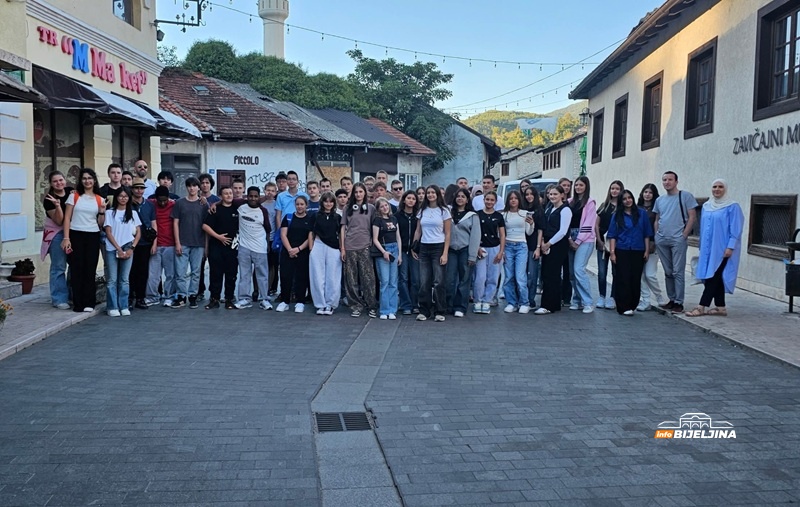 Sofija Motika (16) iz Vlasenice je ponos Srpske: Nastava joj traje do 15 sati, fascinira je arheologija (FOTO)