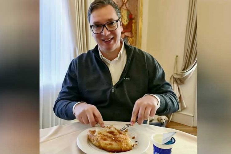 Burek i jogurt Vučićeva “priprema” za sastanke