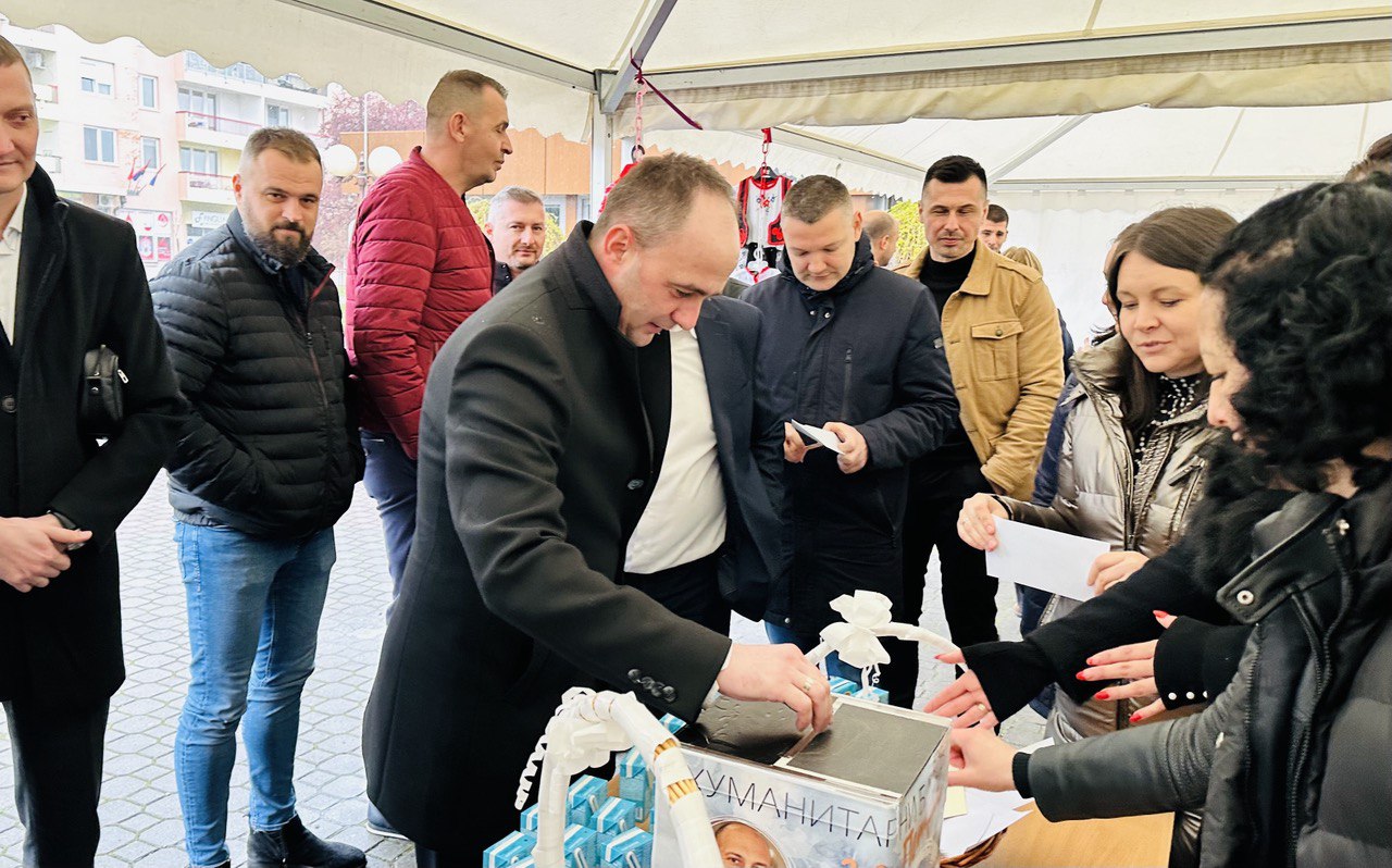 “ZAJEDNO ZA PETRA” RiTE Ugljevik podržao humanitarni bazar za pomoć Petru Tanackoviću