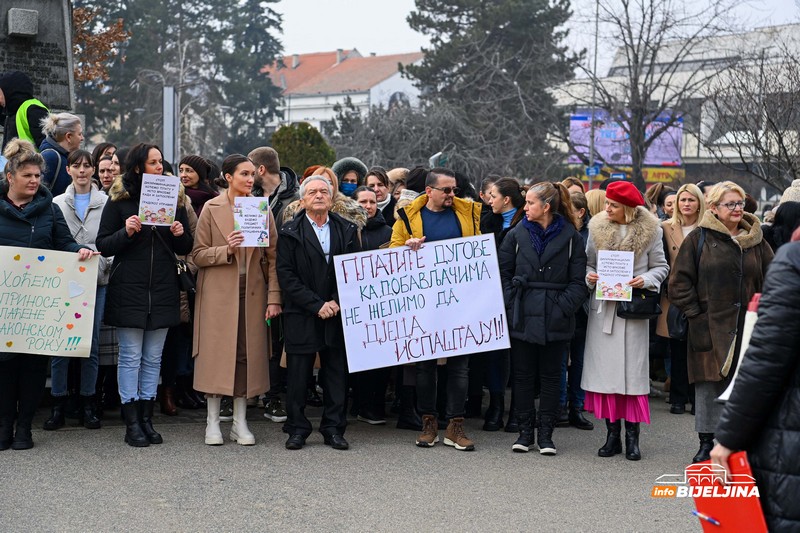 Detalji sa protesta u Bijeljini: Odbili Petrovićevu ponudu, dali mu ultimatum (FOTO)