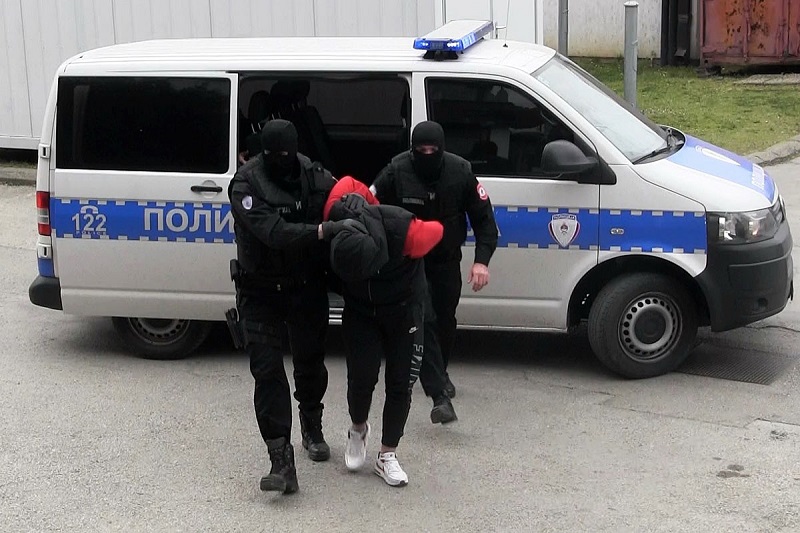 Priznao da je trgovkinju udario kasom pa s parama pobjegao ukradenim golfom