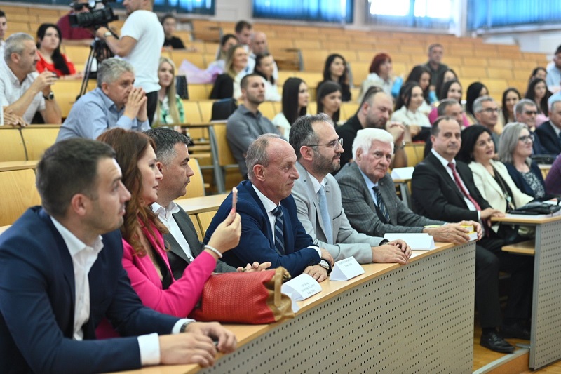 Bijeljina: Promovisana 17. generacija diplomaca Fakulteta poslovne ekonomije (FOTO)