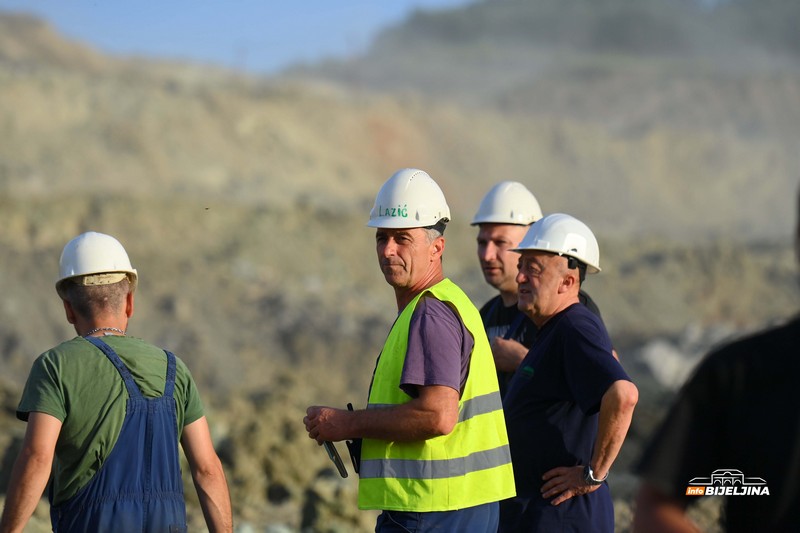 Rudnik u Ugljeviku bogatiji za novi bager, Petrović najavio novo opremanje (FOTO)