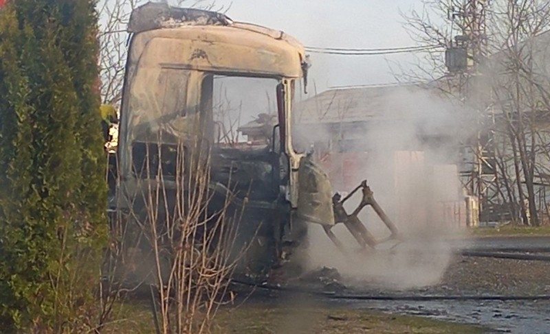 Ugašen požar u Dvorovima, izgorjela kabina kamiona (FOTO, VIDEO)