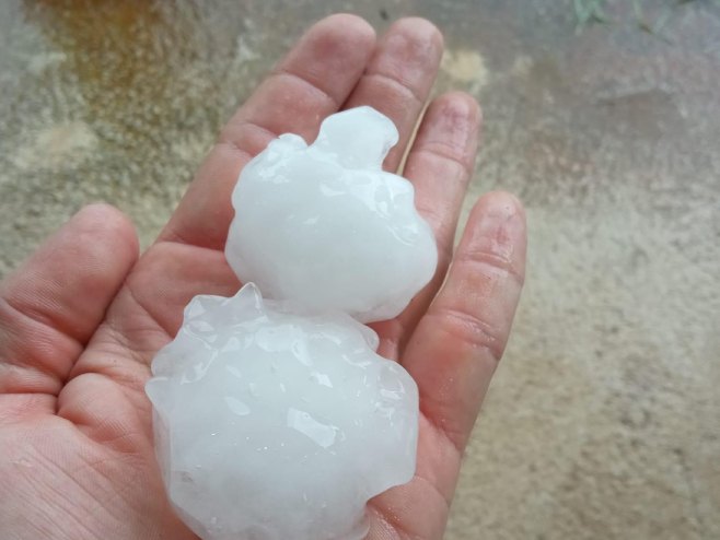 Nevrijeme stiglo u Srpsku - u Novom Gradu padao led 