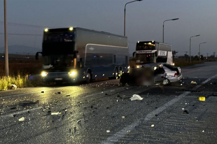 Teška nesreća u Grčkoj: U sudaru autobusa iz Srbije i vozila četvoro mrtvih (FOTO)