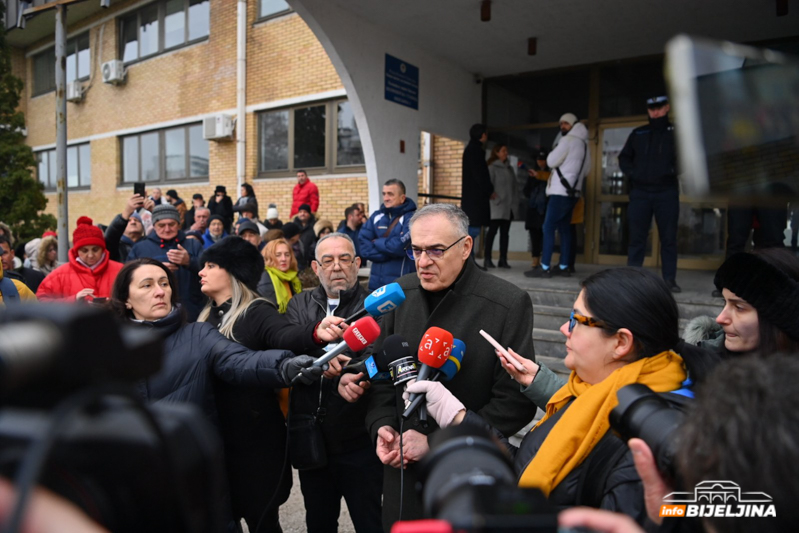 Miličević nakon izlaska iz zgrade policije otkrio šta su tražili (FOTO)