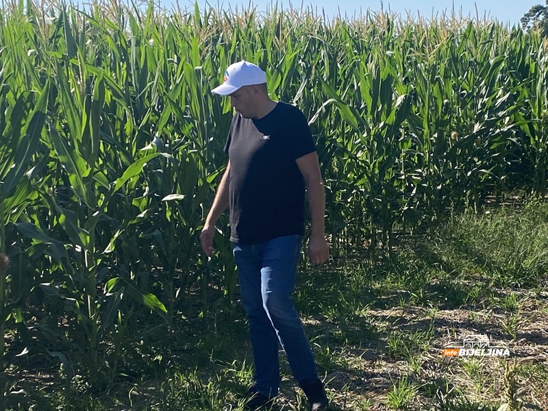 Semberski poljoprivrednik traktor vrijedan 160.000 platio 60.000 KM: “Ne vidim matematiku da se ide u Njemačku”