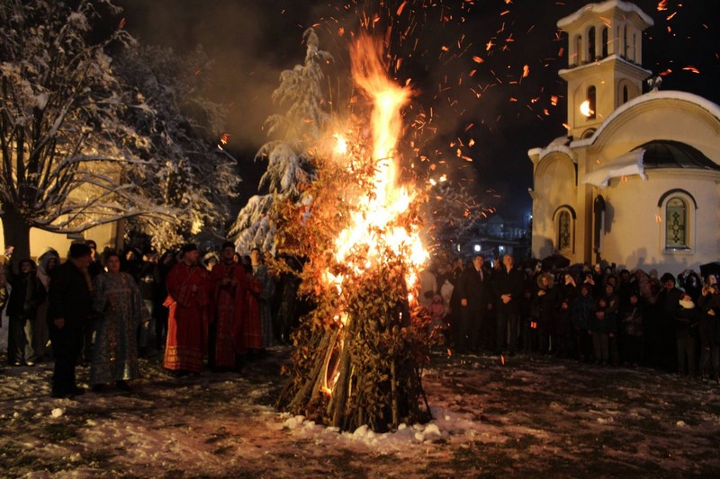 Badnje veče okupilo Majevičane oko hramova 
