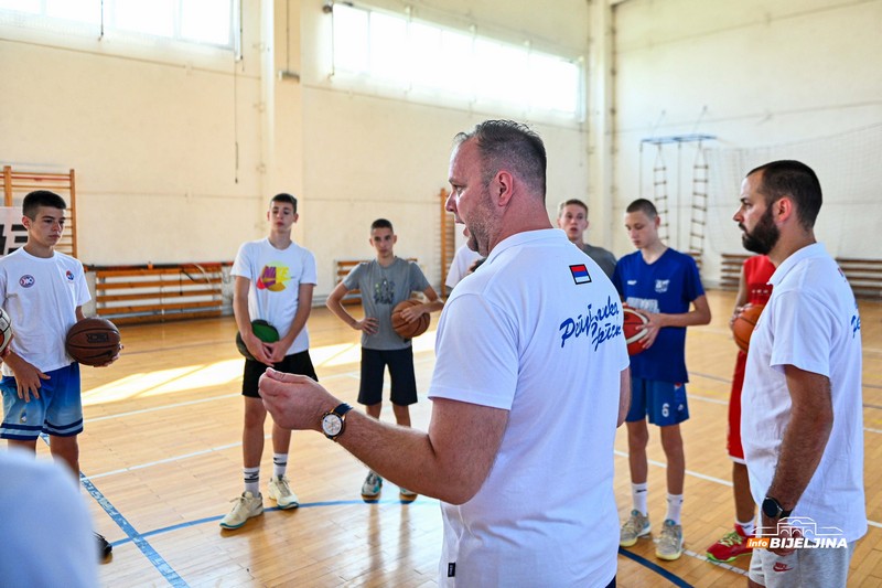 U Bijeljini otvoren Košarkaški kamp, učestvuje 30 najboljih dječaka i djevojčica (FOTO)