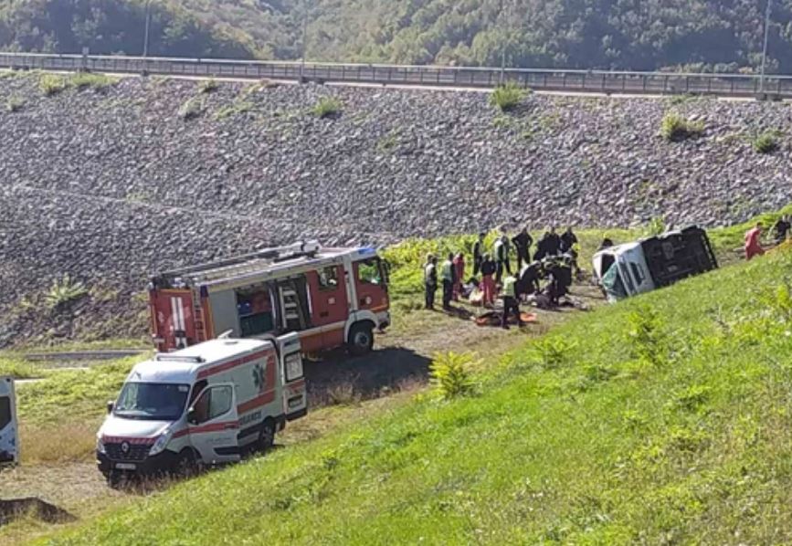 Detalji teške nesreće u kojoj su poginule dvije žene kada se autobus survao u provaliju