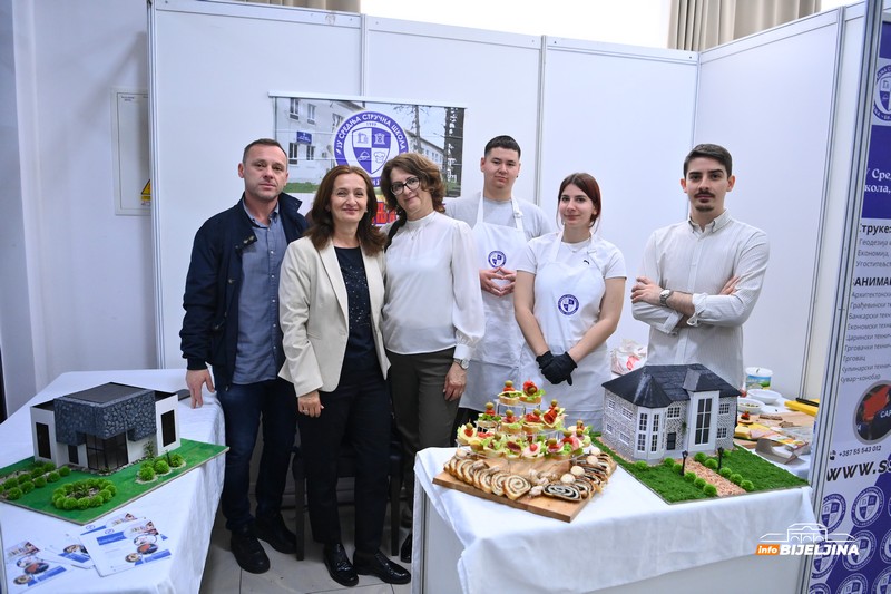 Srednja stručna škola Janja promovisala znanje i gastronomiju na Sajmu turizma u Bijeljini