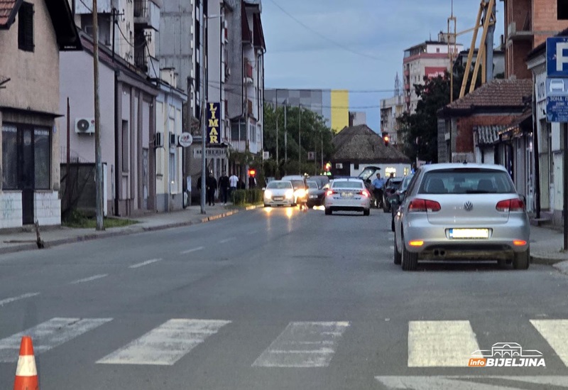 Sudar u Bijeljini, vozač mopeda prevezen u bolnicu (FOTO)