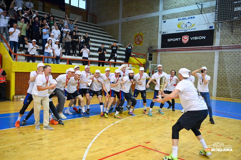 Košarkaši Drine prvaci Republike Srpske (FOTO)