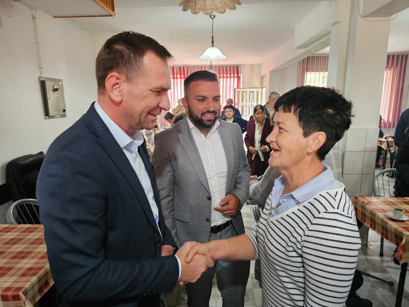 Opština daruje najstarije: 473 ugljevička penzionera dobilo po 100 KM (FOTO)