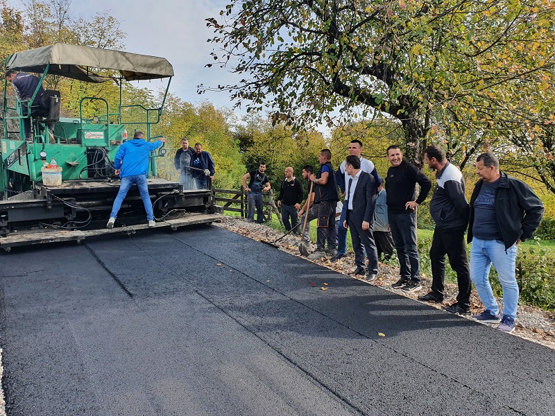 RAVNOMJERAN RAZVOJ OPŠTINE: Novi asfalt u Mezgraji-Kose