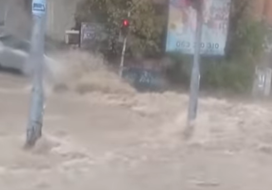 Kiša pada od ranog jutra, a saobraćaj u Beogradu se otežano odvija