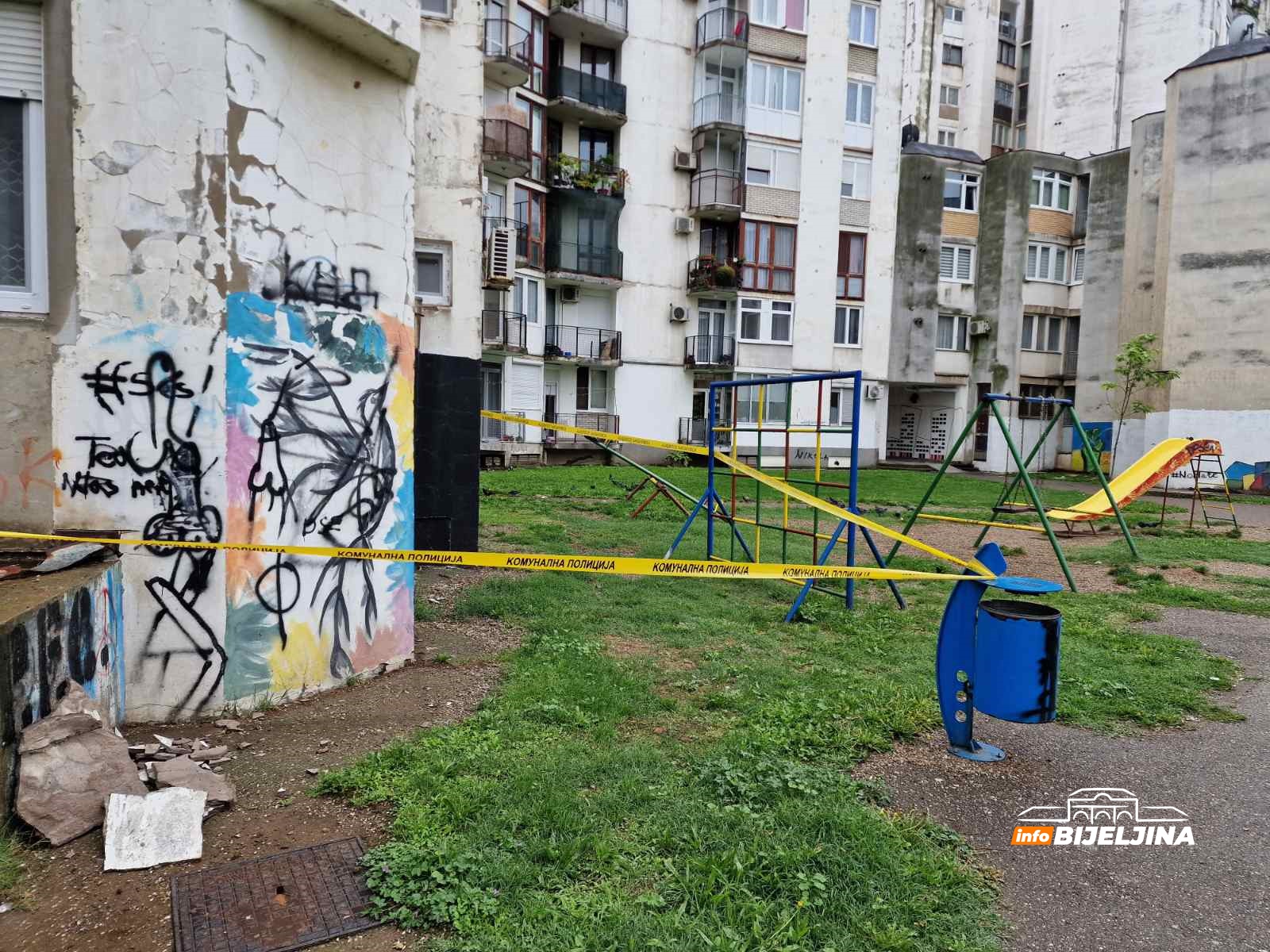 Nakon pisanja InfoBijeljina: Komunalci opasali trakom površinu na koju je sa zgrade padala fasada 