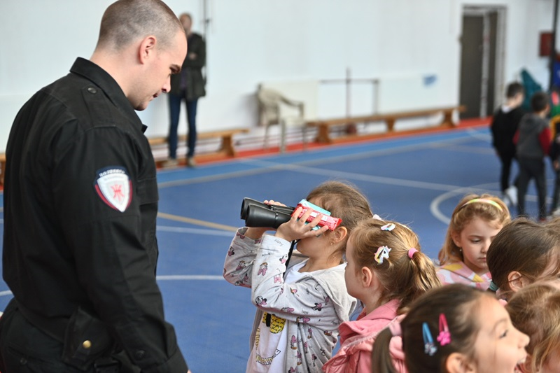 Dan otvorenih vrata PU Bijeljina – mališani se upoznali sa profesijom policajaca (FOTO)