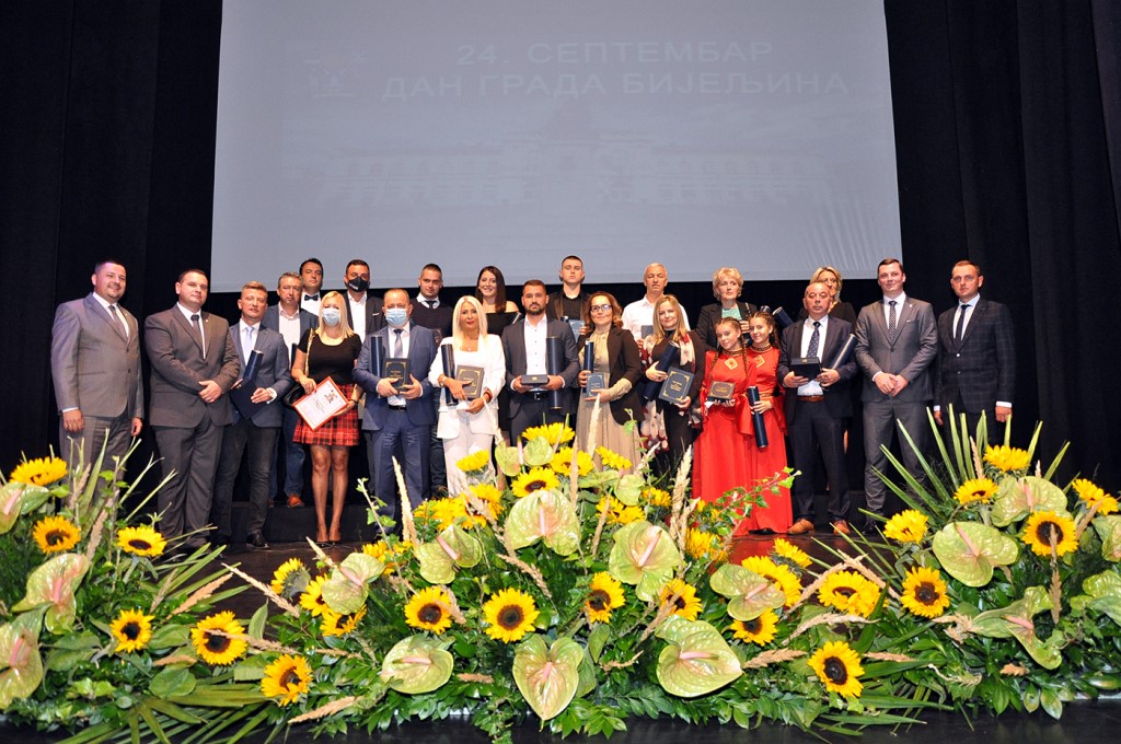 URUČENA PRIZNANJA Održana svečana sjednica Skupštine grada Bijeljina