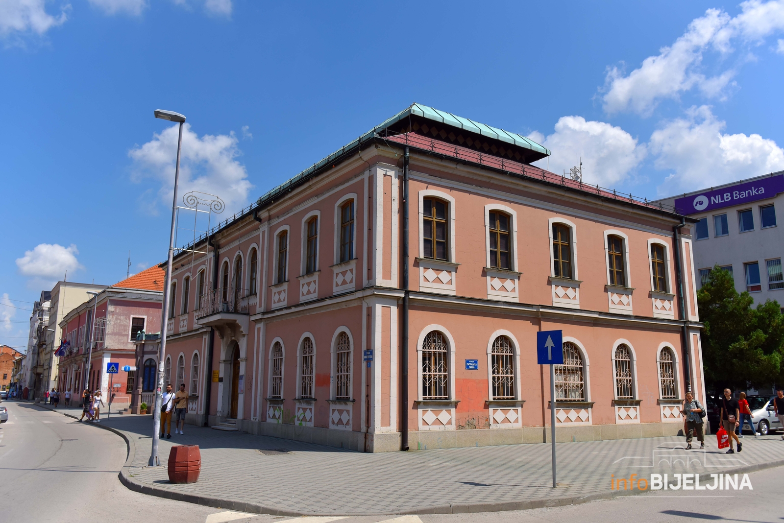 Izložba ,,Majska smotra likovnog stvaralaštva učenika