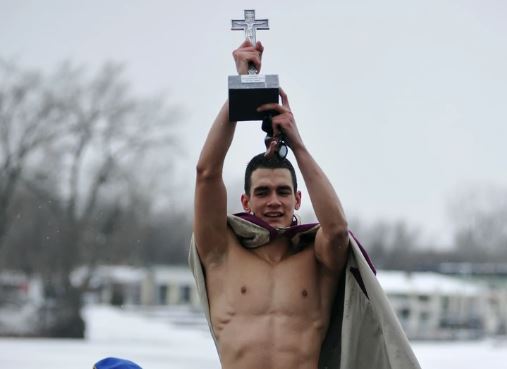 Građani se dirljivim porukama masovno opraštaju od Alekse (FOTO)