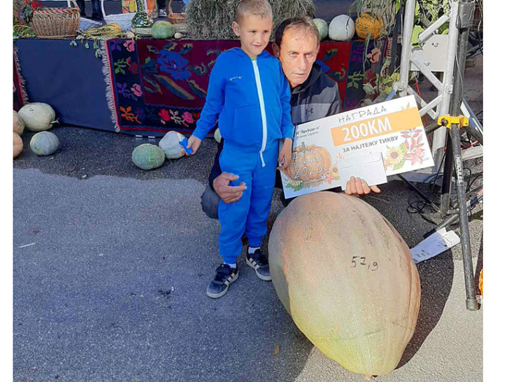 Tikva teža od unučadi! Milanko iz Foče pobijedio na „Danima tikve“ u Istočnom Sarajevu