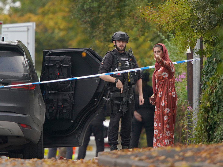 Teror u Mančesteru: Troje mrtvih u napadu kod sinagoge, policija identifikovala napadača
