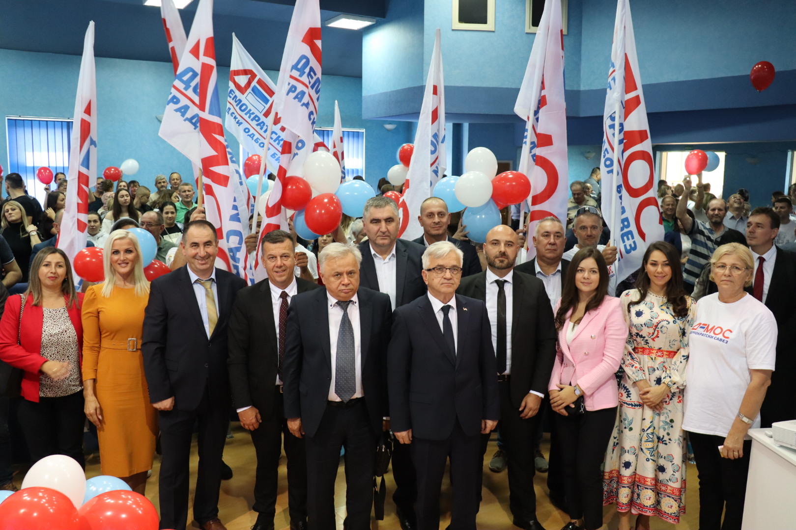 DEMOS-ovci u Ugljeviku pokazali snagu: “Uz nas budite sigurni da ste sigurni” (FOTO)