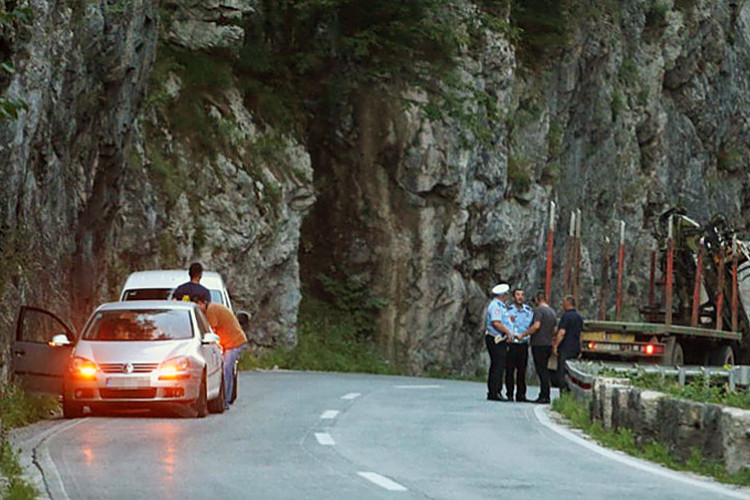 Teška nesreća na putu Banjaluka - Jajce, jedna osoba poginula