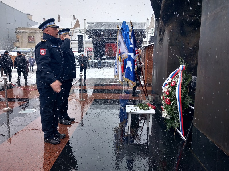 Bijeljina: Položeni vijenci povodom Dana Republike, Grad organizovao svečeni prijem (FOTO)