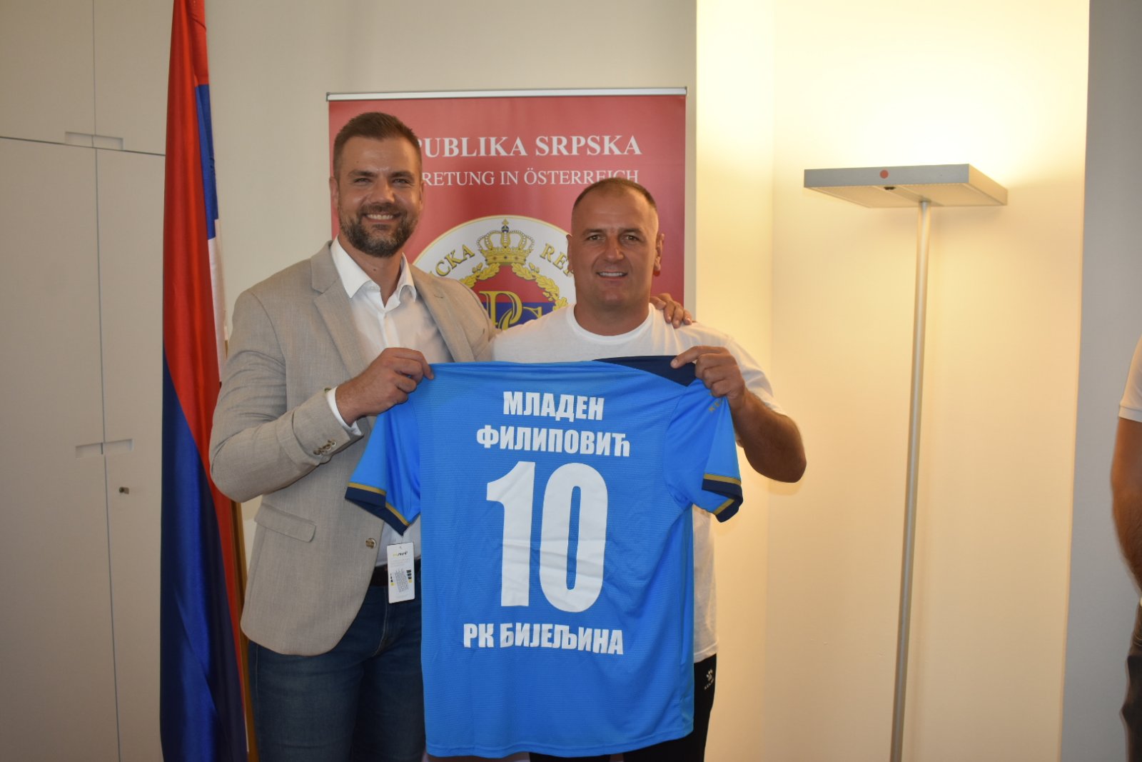 Bijeljinski rukometaši u posjeti Predstavništvu Republike Srpske u Austriji (FOTO)