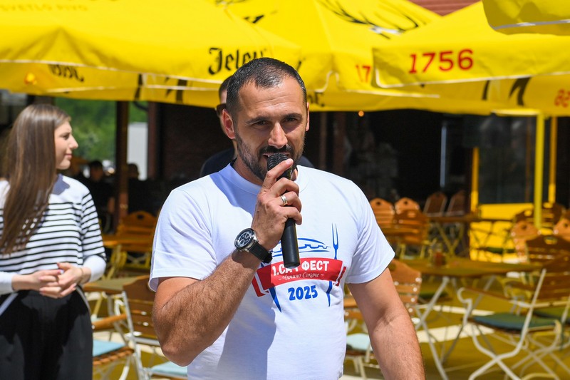 Počeo “Sač fest” u Čičinom sokačetu: Manifestacija u kojoj se uživa (FOTO)
