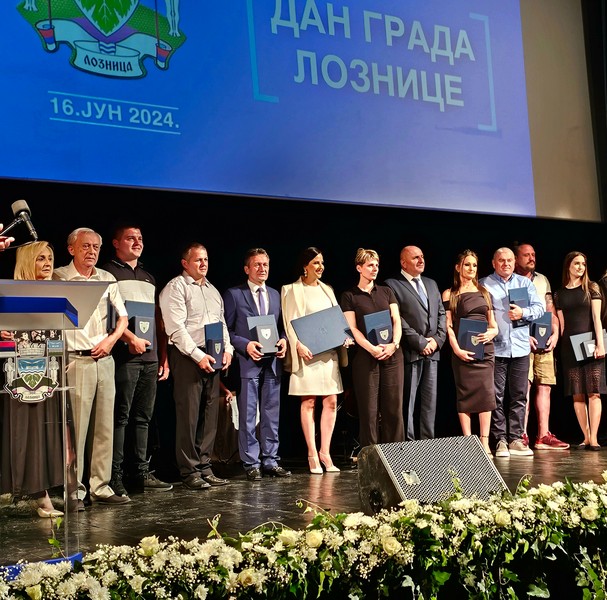 Vasiliju Periću Plaketa a Tamari Vučić Povelja grada Loznica: PRIZNANJE IZ VUKOVOG ZAVIČAJA