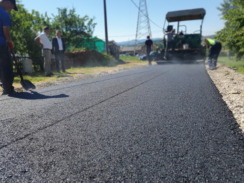 Opština Ugljevik za novi asfalt u izbjegličkom naselju izdvojila 50.000 KM