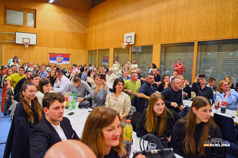 Udruženje Majevičana u Švajcarskoj proslavilo krsnu slavu: Prijateljsko druženje za slavskom trpezom (FOTO)