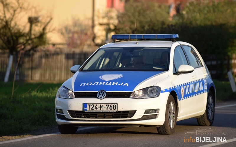 Hapšenje u Šamcu zbog mita: Vozača terete da je ponudio novac policajcima, naduvao dva promila