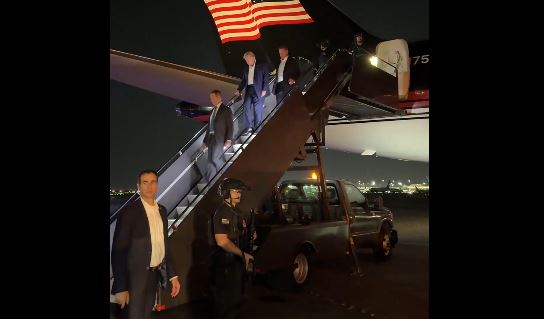 (VIDEO) Evo kako izgleda Donald Tramp poslije atentata: Naoružani agenti Tajne službe ispred i iza njega
