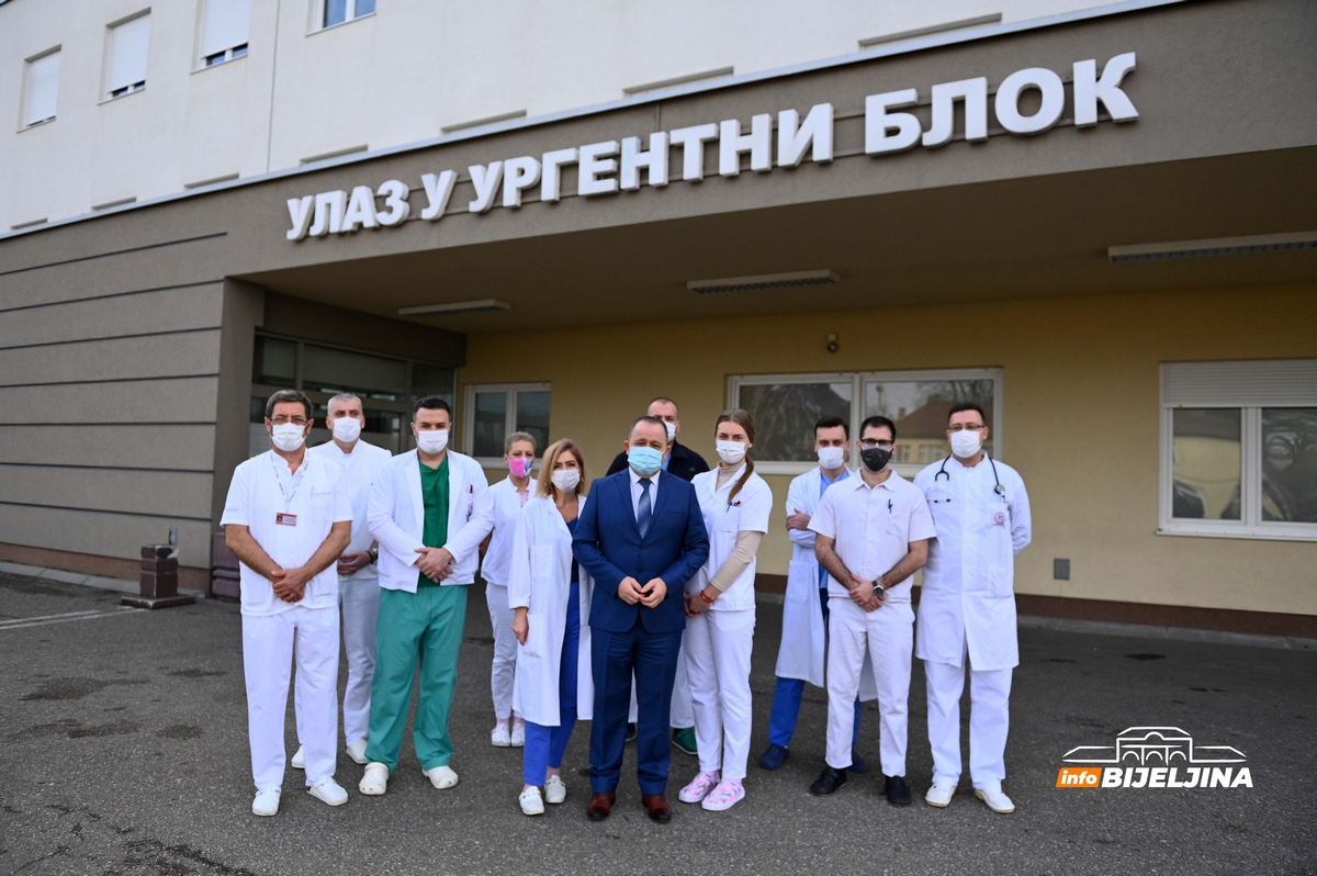 Svi praznuju, a za njih nema predaha: Reporteri InfoBijeljina sa dežurnim službama (FOTO)