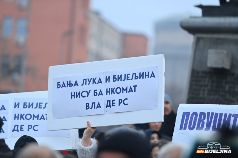 Počeo protest u Bijeljini zbog oduzimanja novca od PDV-a (FOTO)