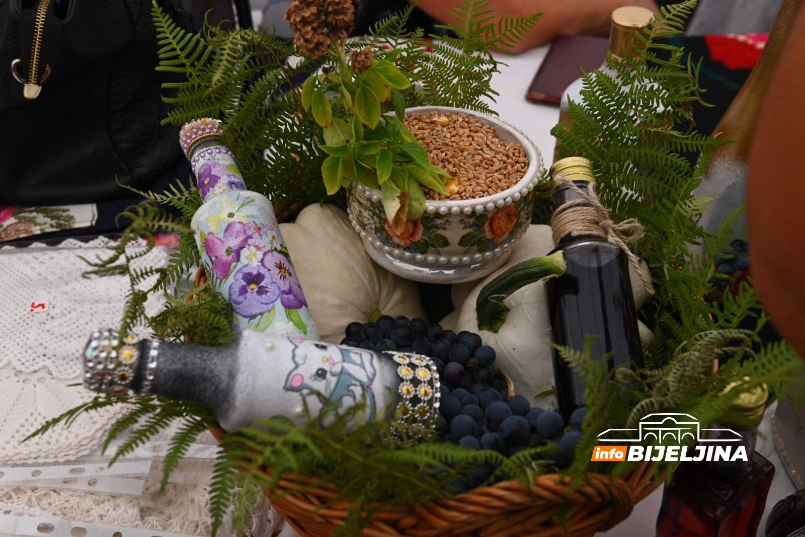 Jubilarni sajam šljive, voćnih rakija i meda “Ugljevik najveći izvoznik šljive u Srpskoj”  (FOTO)