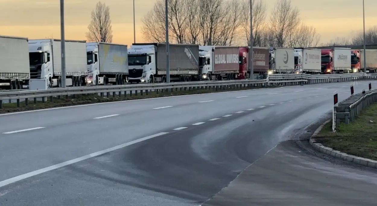 Blokada teretnih prelaza prema EU se nastavlja: Prevoznici traže poseban status vozača
