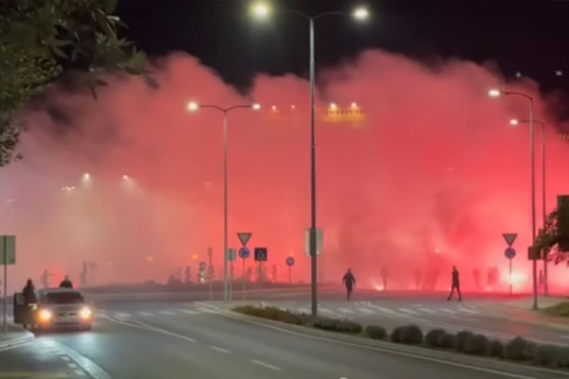 Neredi na Španskom trgu u Mostaru: Sukob navijačkih grupa, policija na terenu /VIDEO/